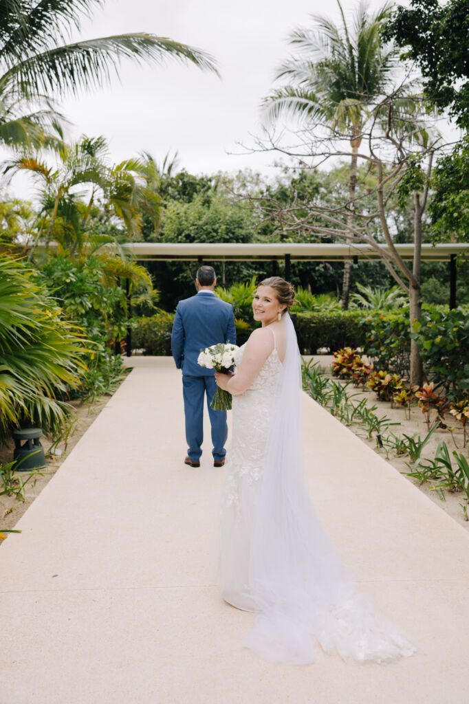 Placing your wedding veil like a pro on your destination wedding by Sarah Garnier Co. in Mexico.